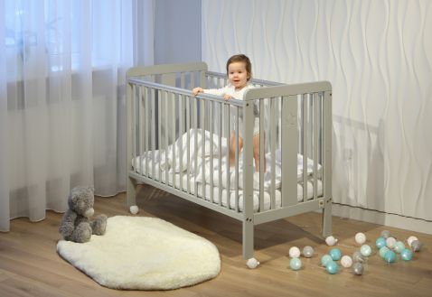 Zīdaiņu gultiņa Yappy Star balta Latvijā ražotas mēbeles