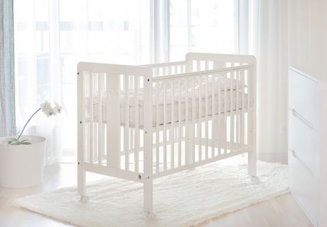 Zīdaiņu gultiņa Yappy Star balta Latvijā ražotas mēbeles
