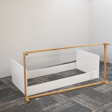 Zīdaiņu gulta Scandic 70x140 izgatavota Latvijā no masīva ozola un mdf